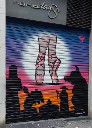 Graffiti Persiana Nuria Danza Mercat Sant Antoni 300x100000